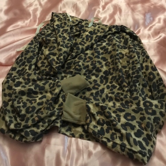 5/30% off - Tan leopard print pullover hoodie - Picture 2 of 2